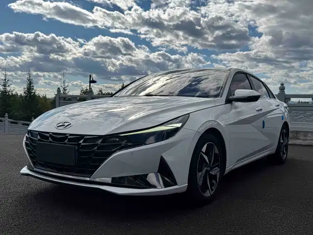 Hyundai Elantra 1.5L CVT LUX, Премиум