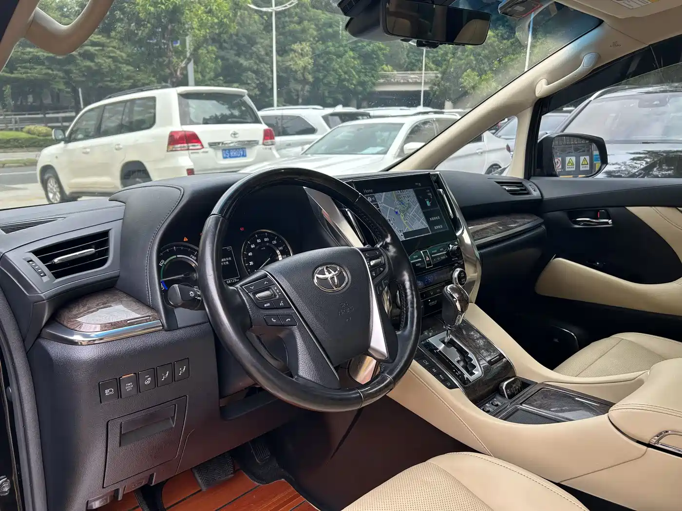 Toyota Vellfire 2021 Crown Hybrid 2.5L HV Premium Edition фото 18
