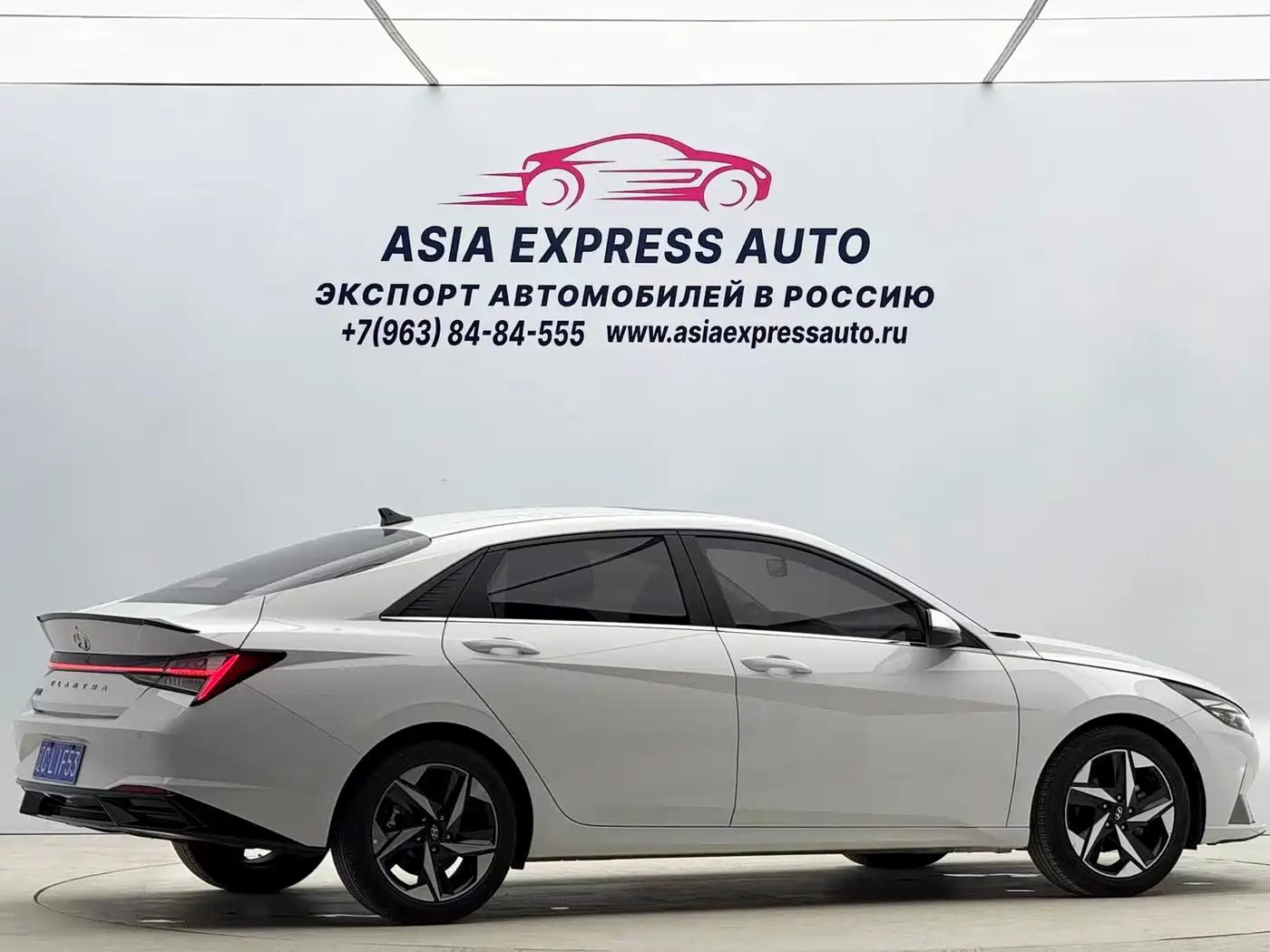 Hyundai Elantra 2022 1.5L CVT LUX Premium Edition фото 4