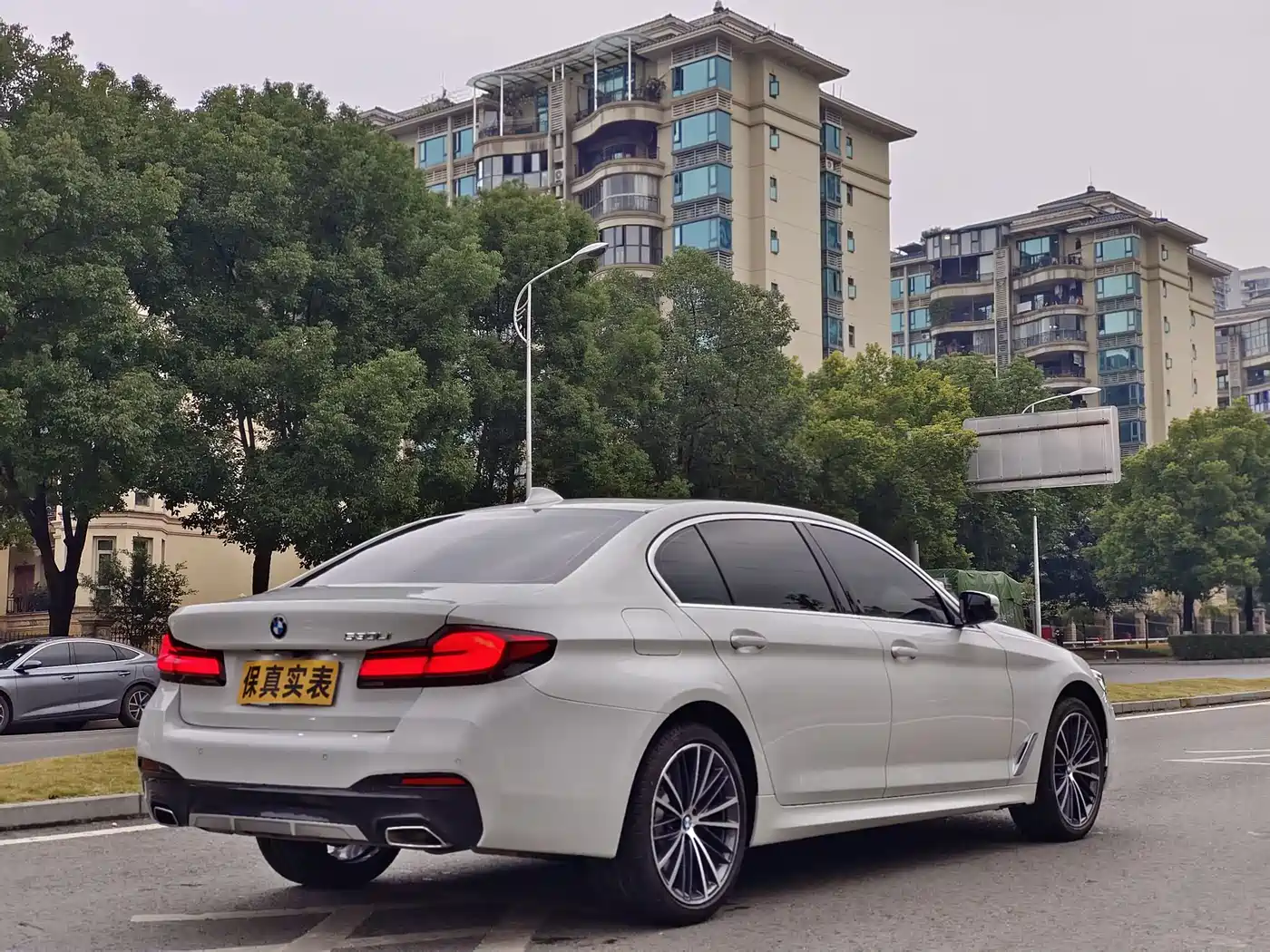 BMW 5 Series 2023 530Li Leading M Sport Package фото 27