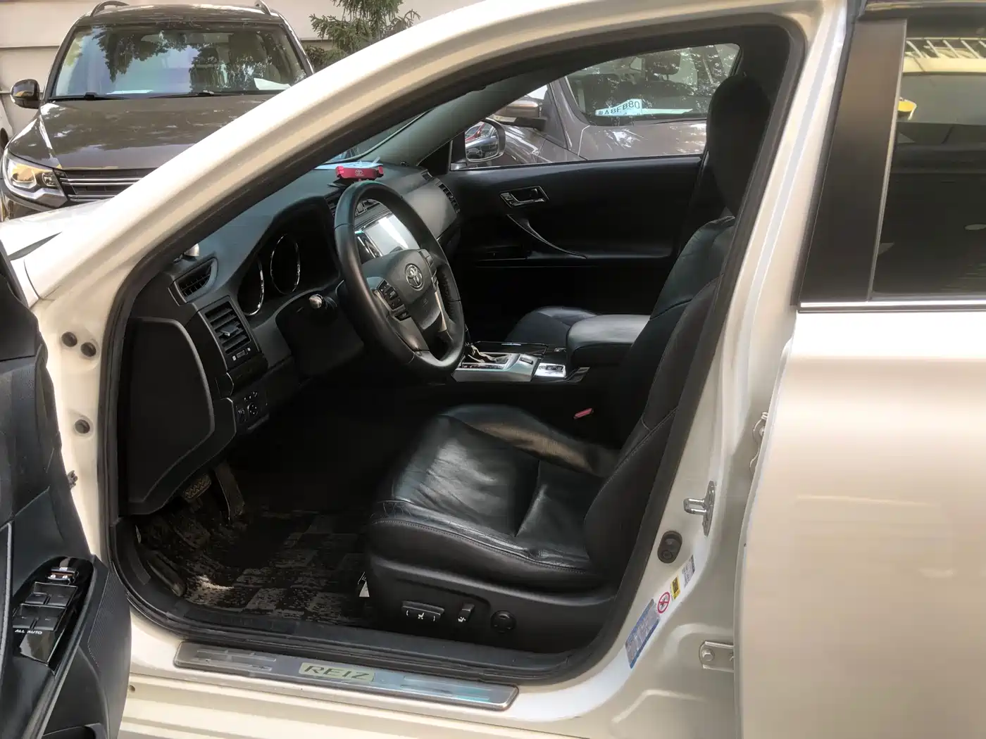 Toyota Reiz 2010 2.5V Elegance Elite Edition фото 9
