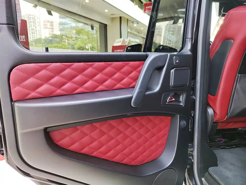 Mercedes-Benz G-Class 2018 G 500 designo Masterpiece Collector's Edition фото 12