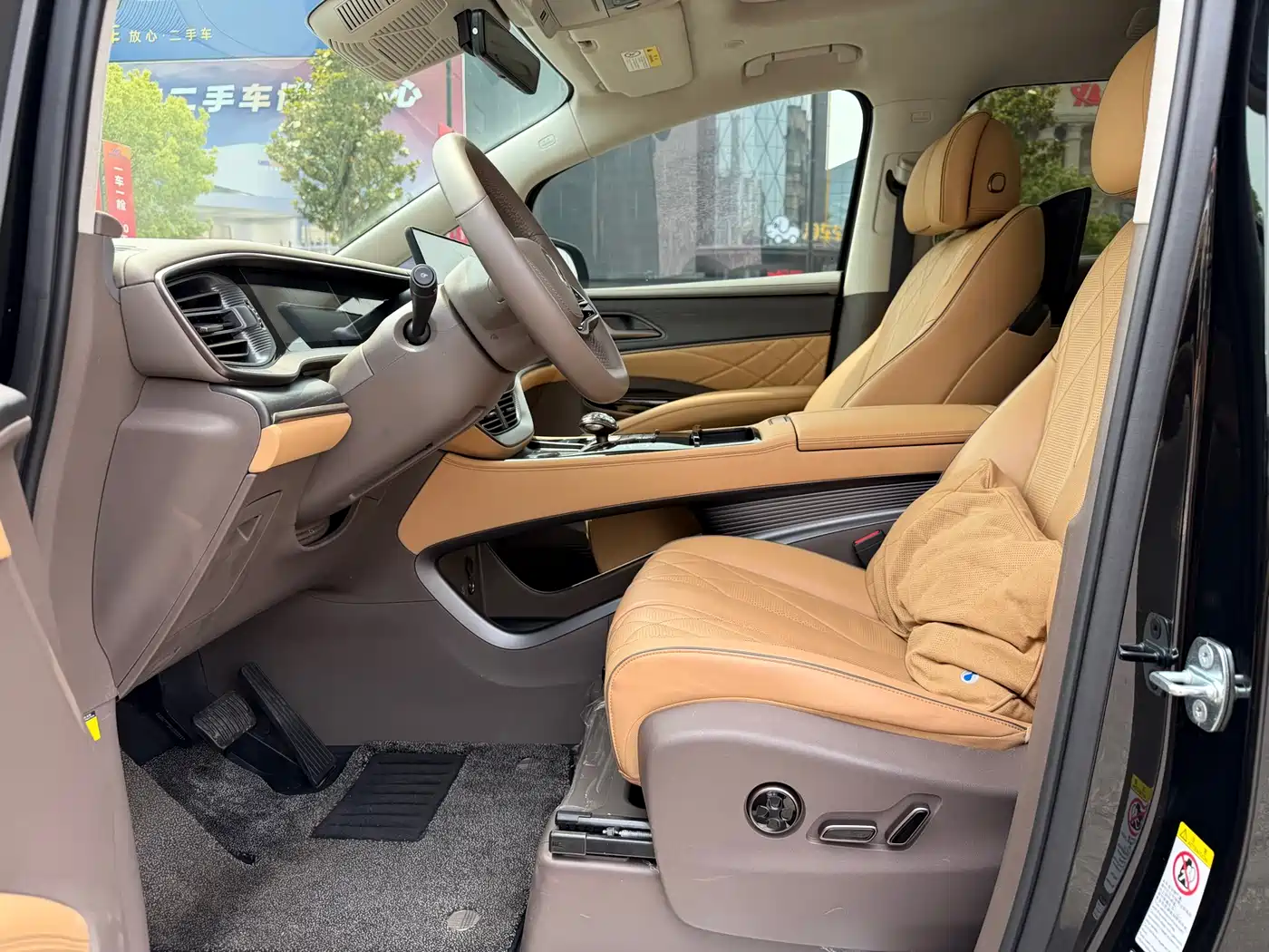 Denza D9 2022 DM-i 970 AWD Flagship фото 5