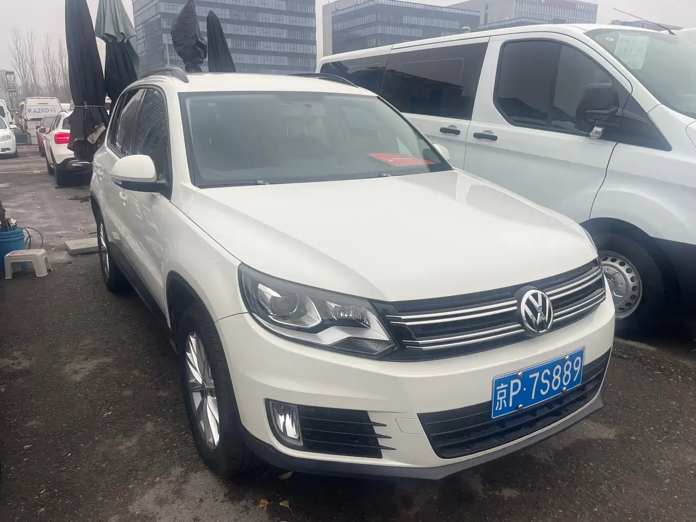 VOLKSWAGEN TIGUAN