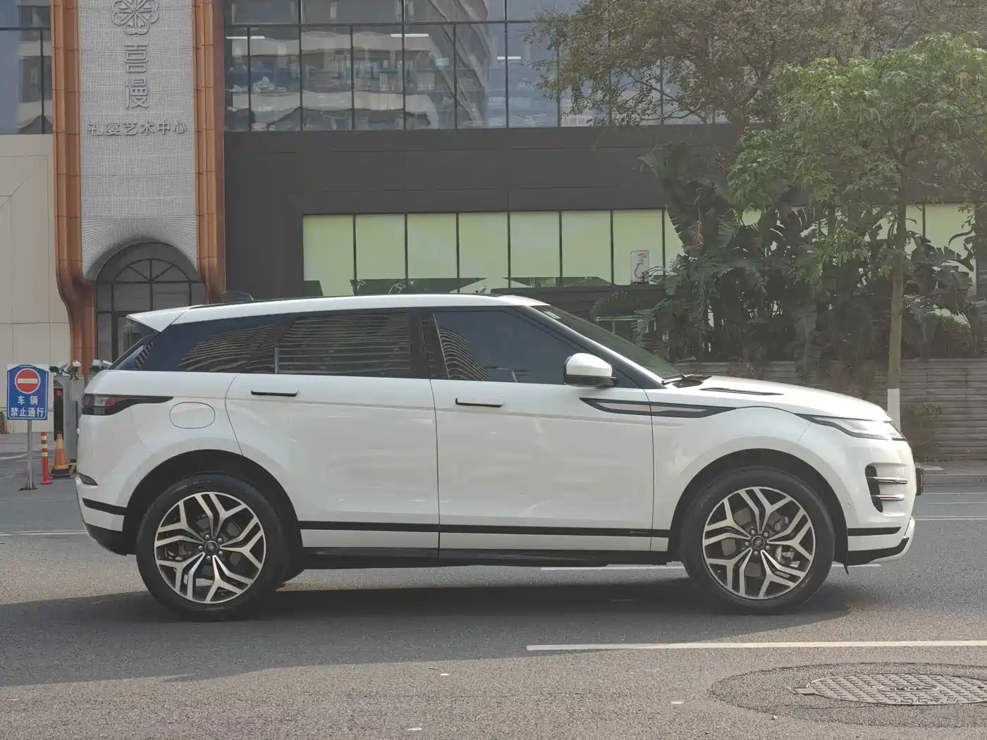 Land Rover Range Rover Evoque 2020 249PS R-DYNAMIC S Sport Edition фото 7