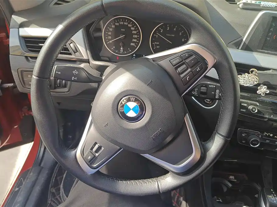 BMW X1 2018 sDrive18Li Fashion Model фото 15