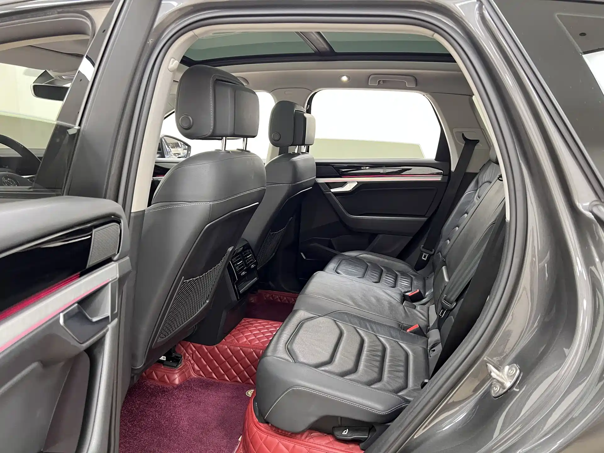 Фото 18 - Volkswagen Touareg