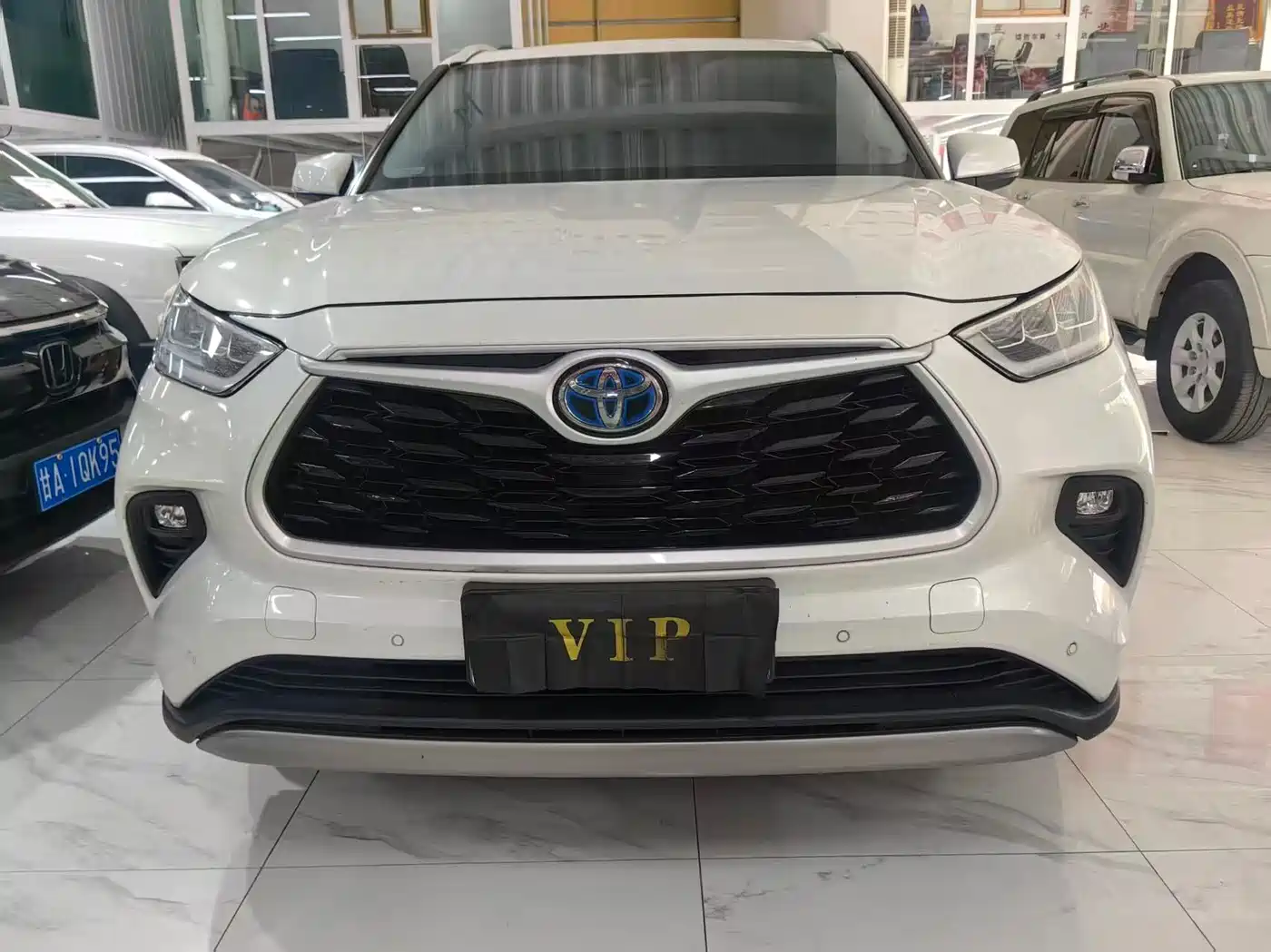 Toyota Highlander 2022 Model Dual Engine 2.5L 4WD Premium Edition 7-Seater фото 2