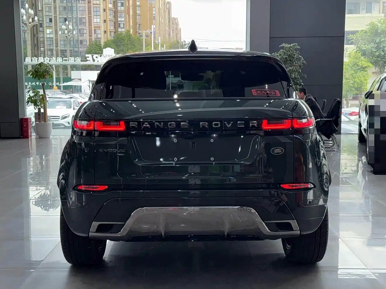 Land Rover Range Rover Evoque 2022 Range Rover Evoque L 249PS R-Dynamic Luxury Edition фото 8