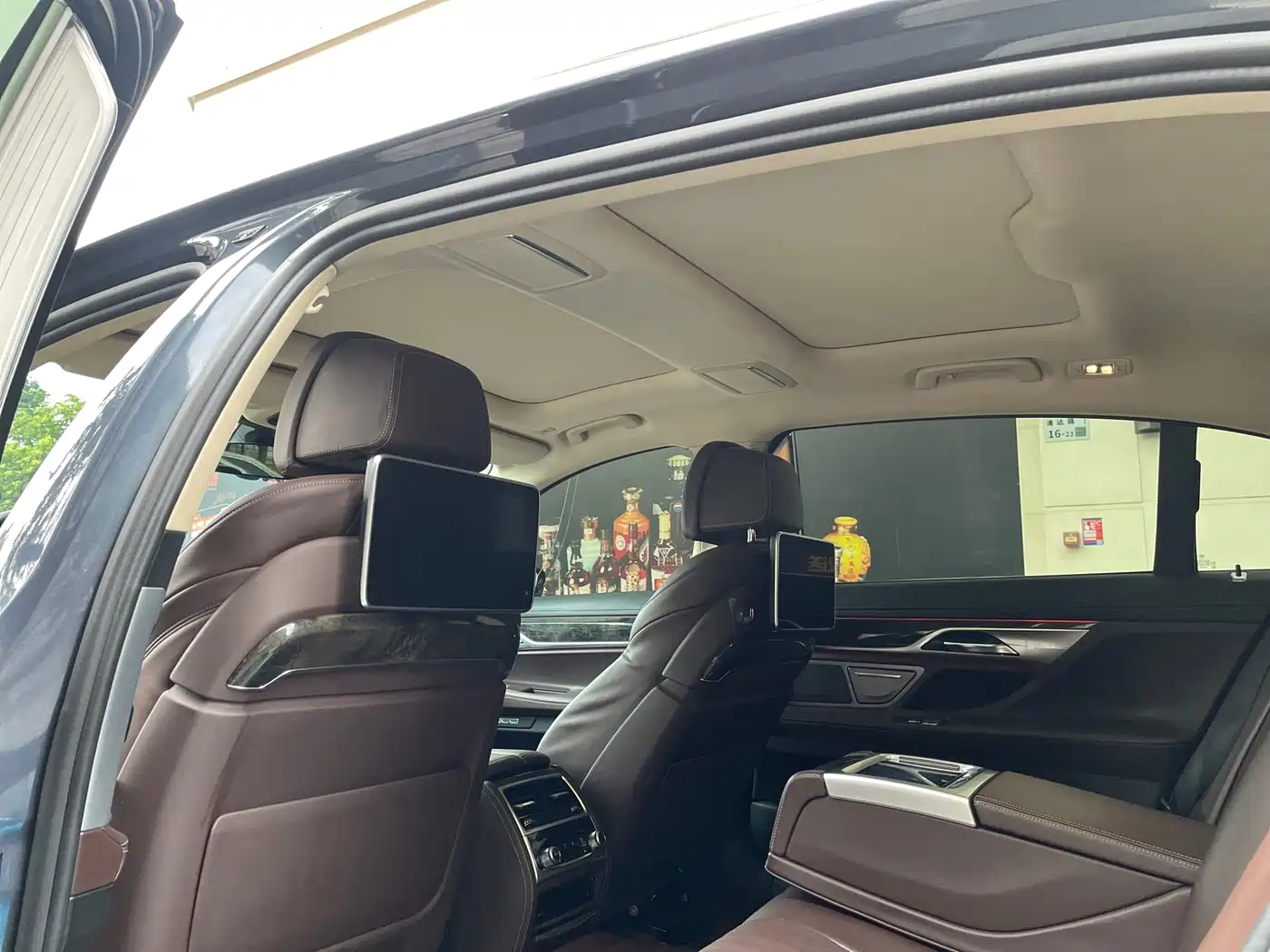 BMW 7 Series 2016 740Li Leading Edition фото 10