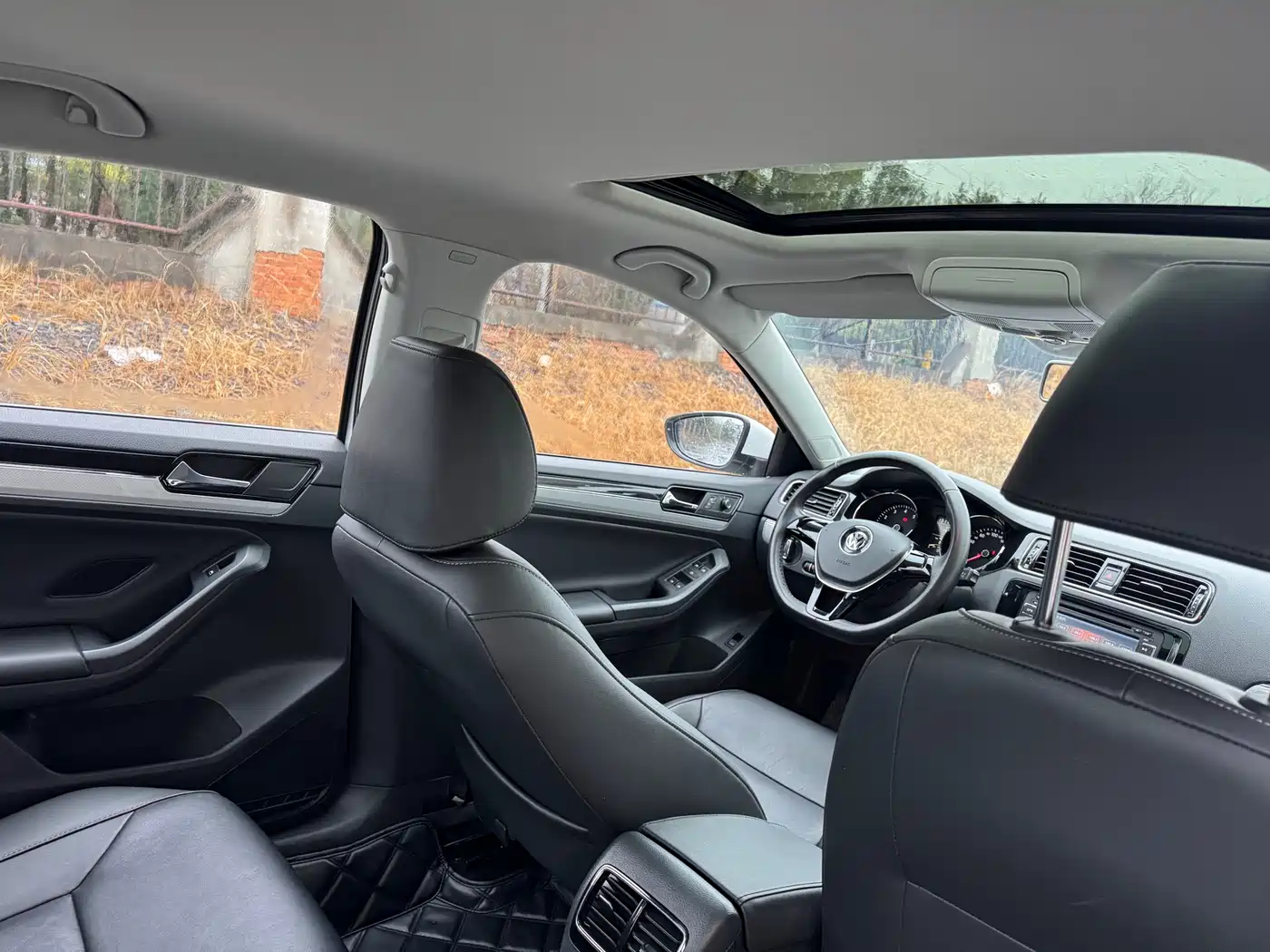 Volkswagen Sagitar 2015 1.6L Automatic Comfort фото 17