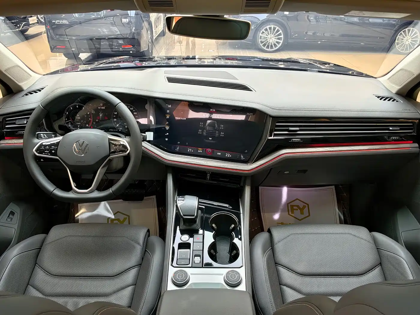 Volkswagen Touareg 2023 3.0TSI R-Line Black Sports Package фото 14