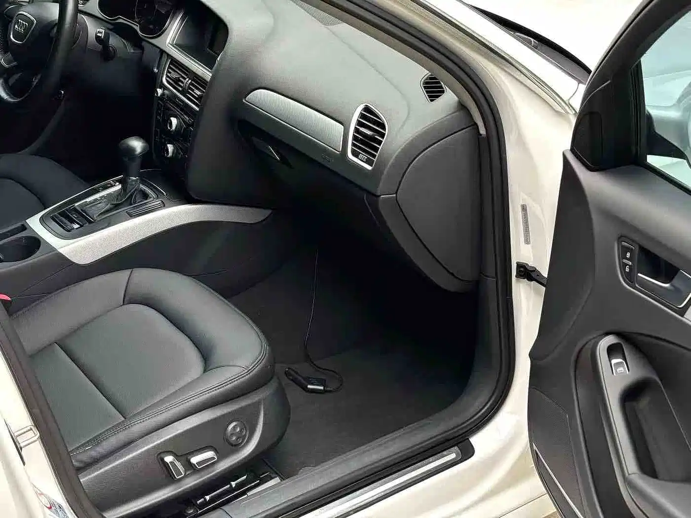 Audi A4L 2016 30 TFSI Collector's Edition Automatic Comfort фото 6