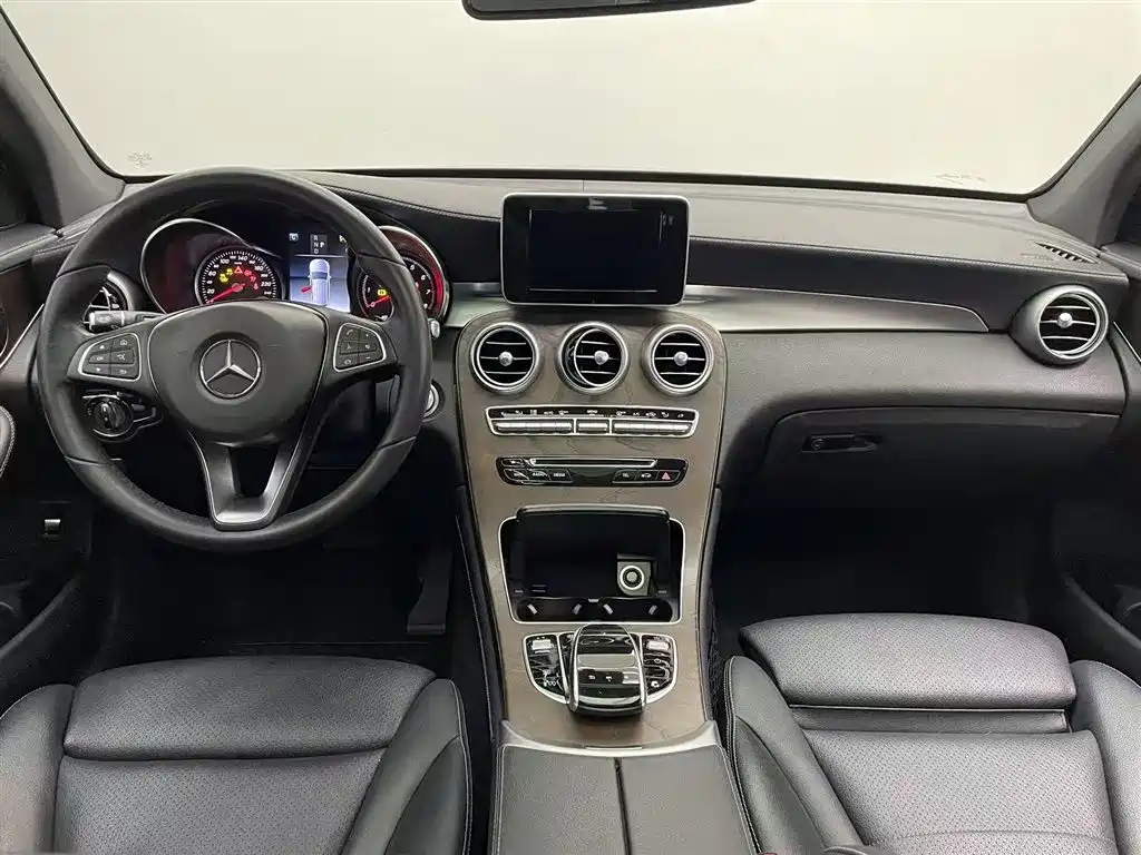 Mercedes-Benz GLC 2018 Facelift GLC 300 4MATIC Dynamic фото 18