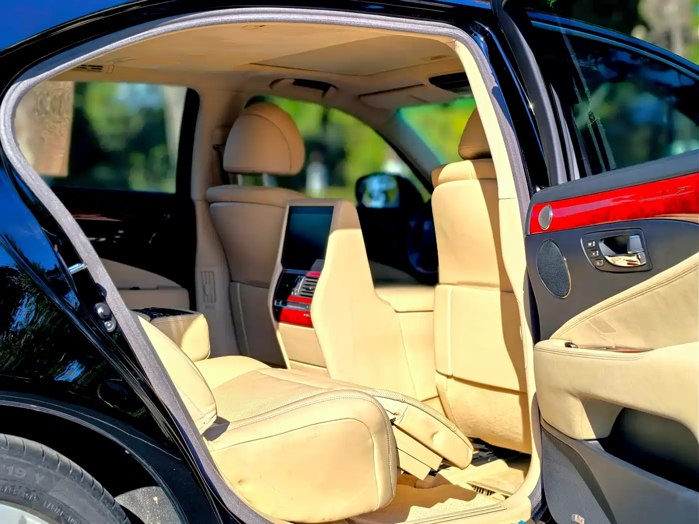 Lexus LS 2010 600hL фото 15