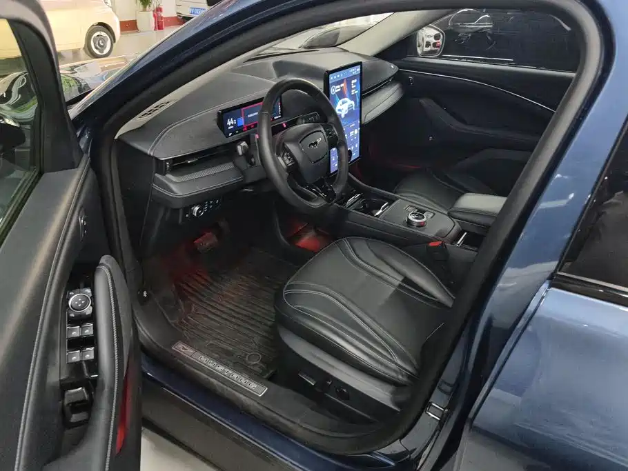 Ford Mustang Mach-E 2022 2021 Boundless RWD Luxury (Long Range)