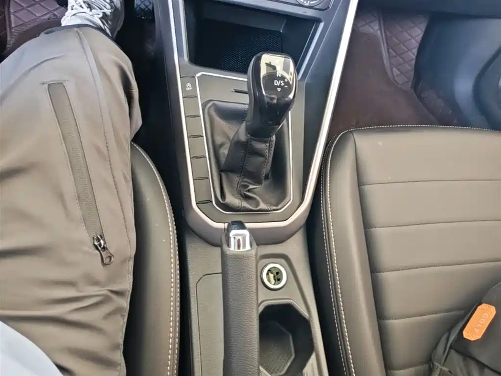 Volkswagen Polo 2019 Plus 1.5L Automatic Panorama Enjoyment Edition фото 14