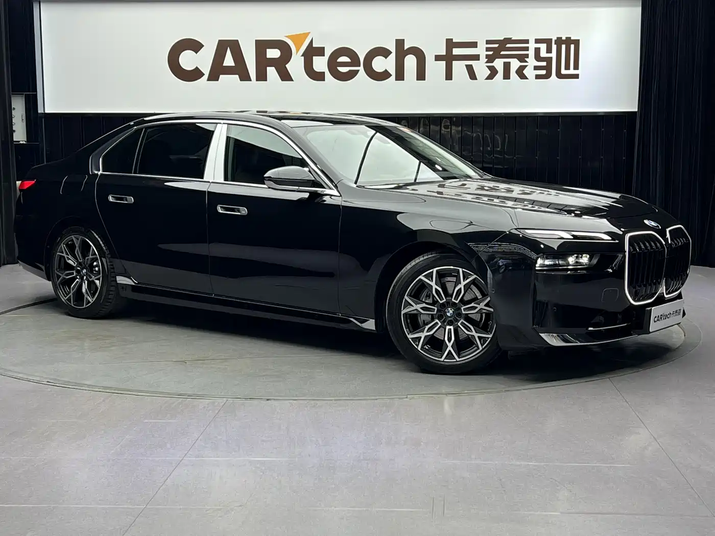 BMW 7 Series 2023 Model 735Li Luxury Package фото 3