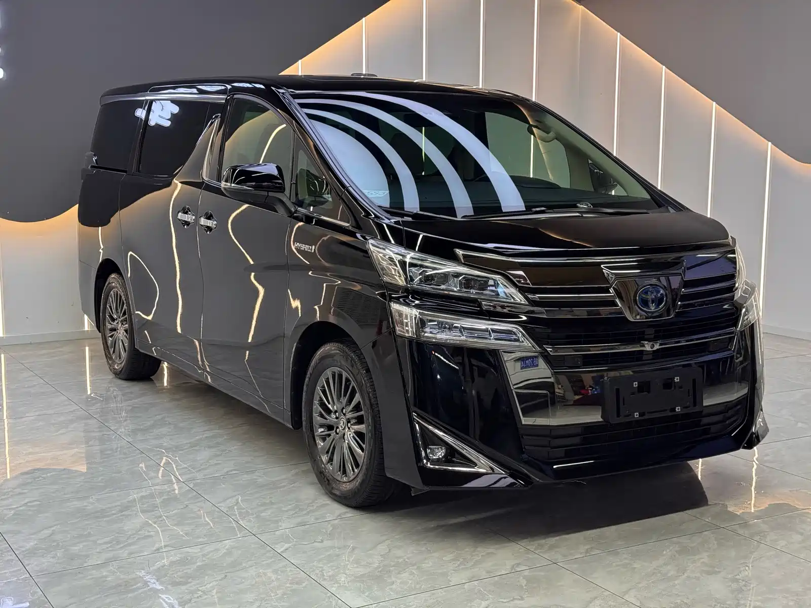 Фото 3 - Toyota Vellfire