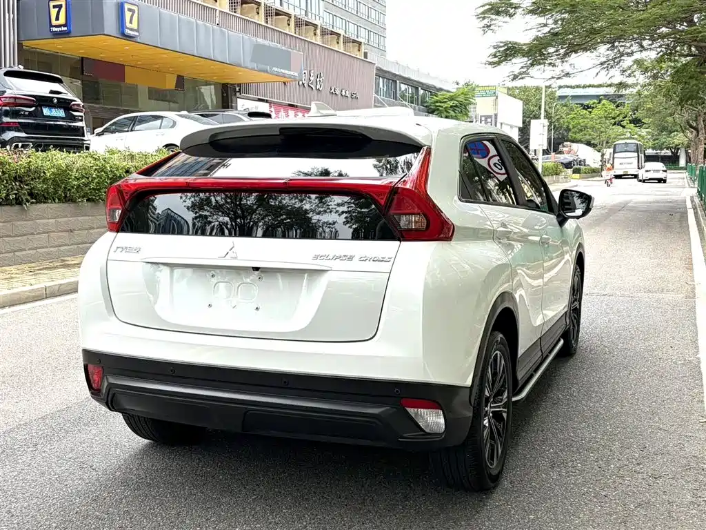 Mitsubishi Eclipse Cross 2018 1.5T CVT 2WD Fearless Edition фото 7