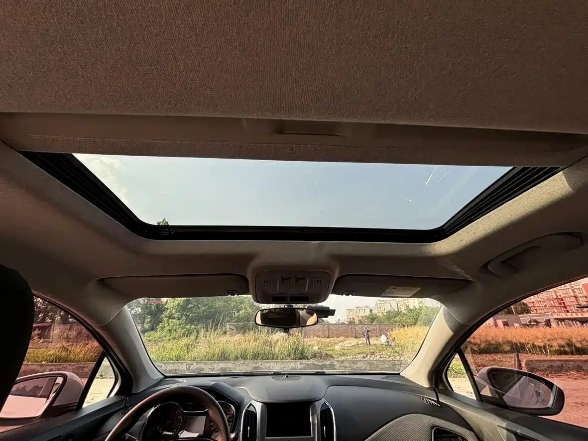 Chevrolet Cruze 2018 Hatchback 320 Automatic Pioneer Sunroof Edition фото 7