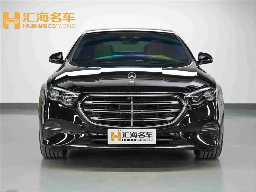 صورة 2 - Mercedes-Benz E-Class