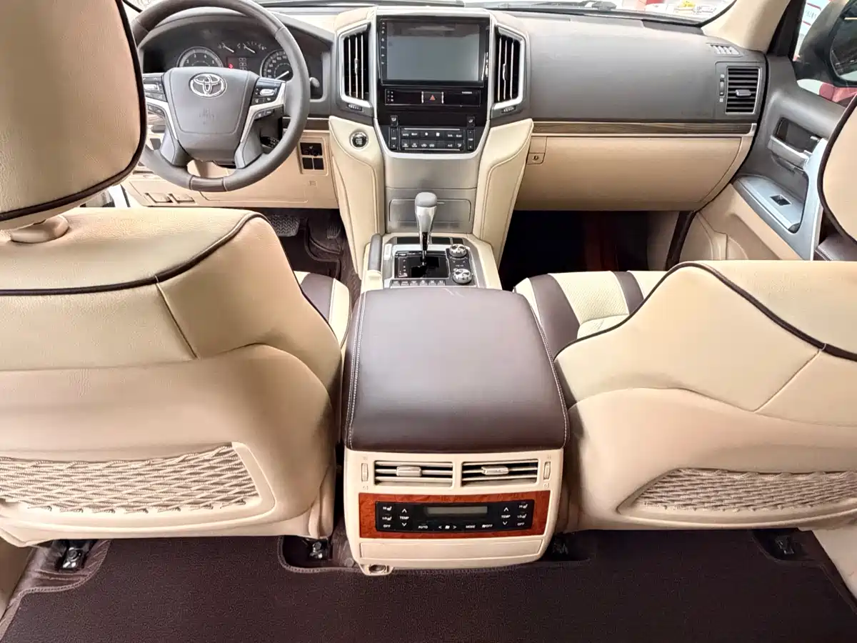 Toyota Land Cruiser 2012 4.0L Automatic VX фото 8