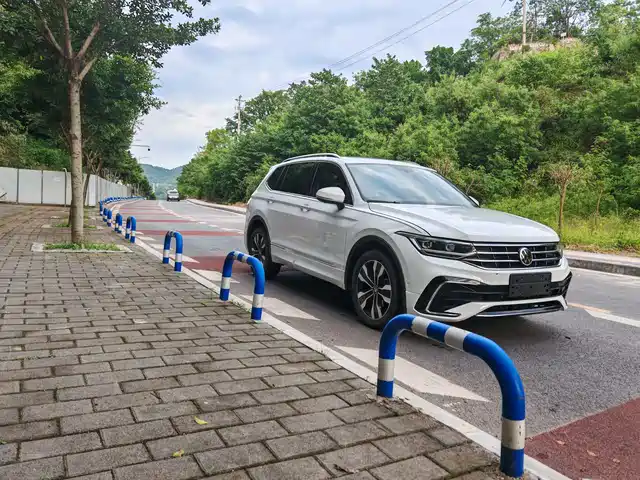  Volkswagen Tiguan L 2024 Outstanding 330TSI Auto 2WD R-Line Dragon Glory Edition
