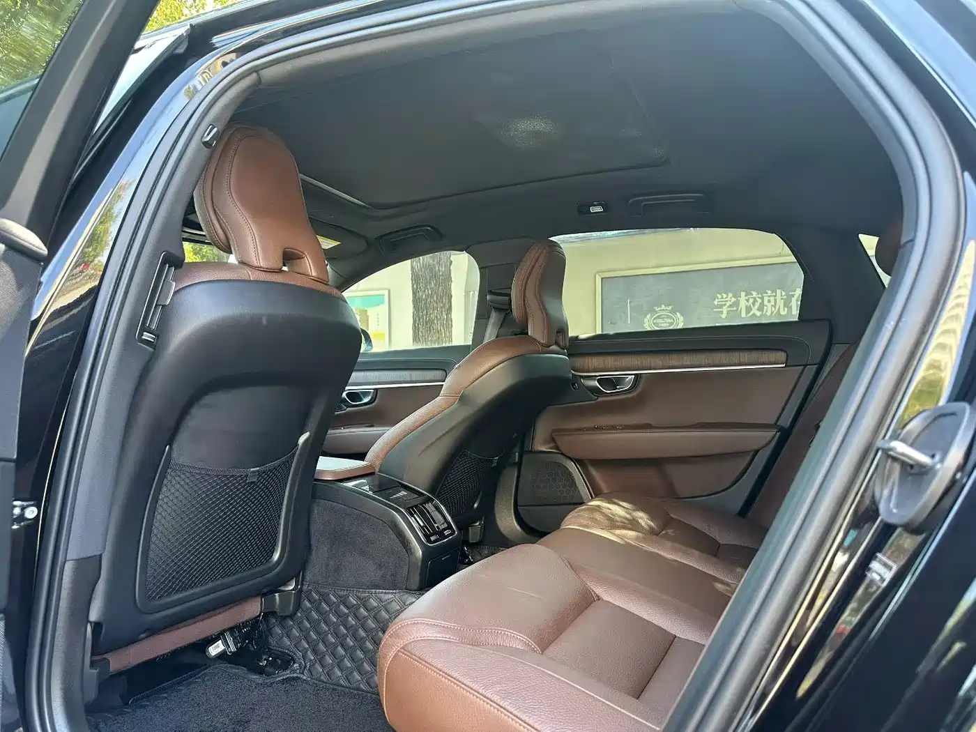 Photo 5 - Volvo S90