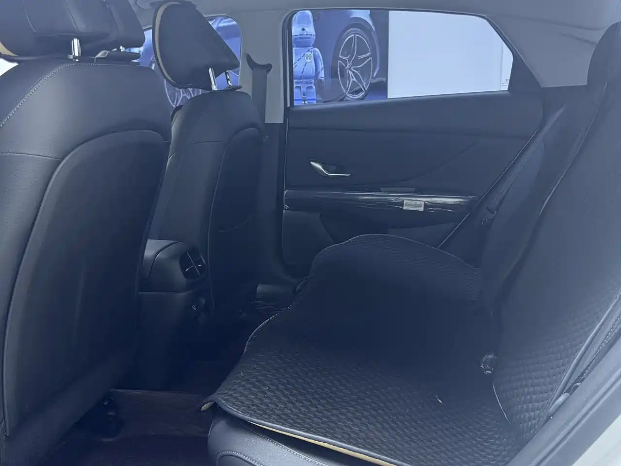 Photo 13 - Hyundai Elantra