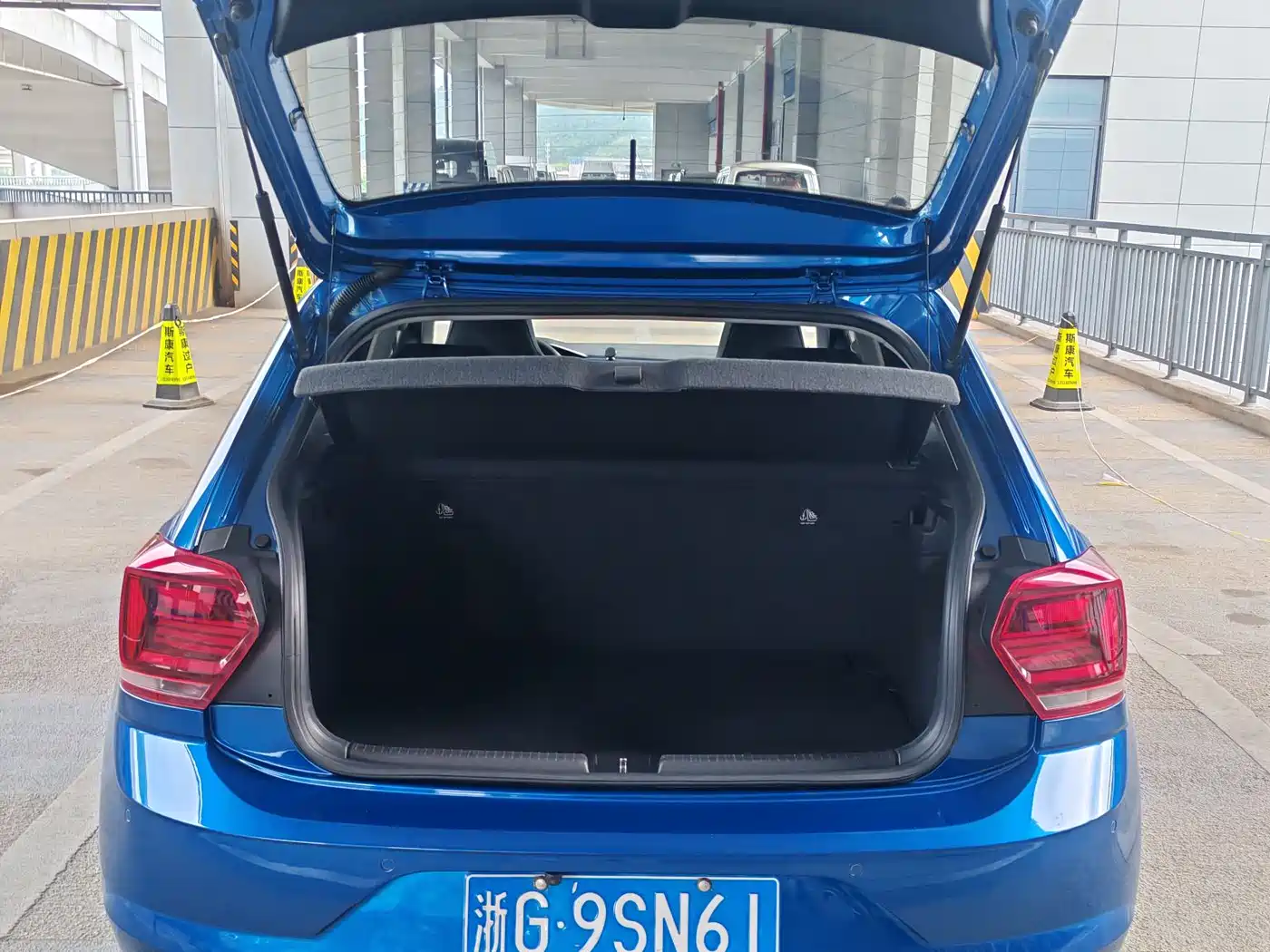 Volkswagen Polo 2019 Plus 1.5L Automatic Colorful Tech Edition фото 13