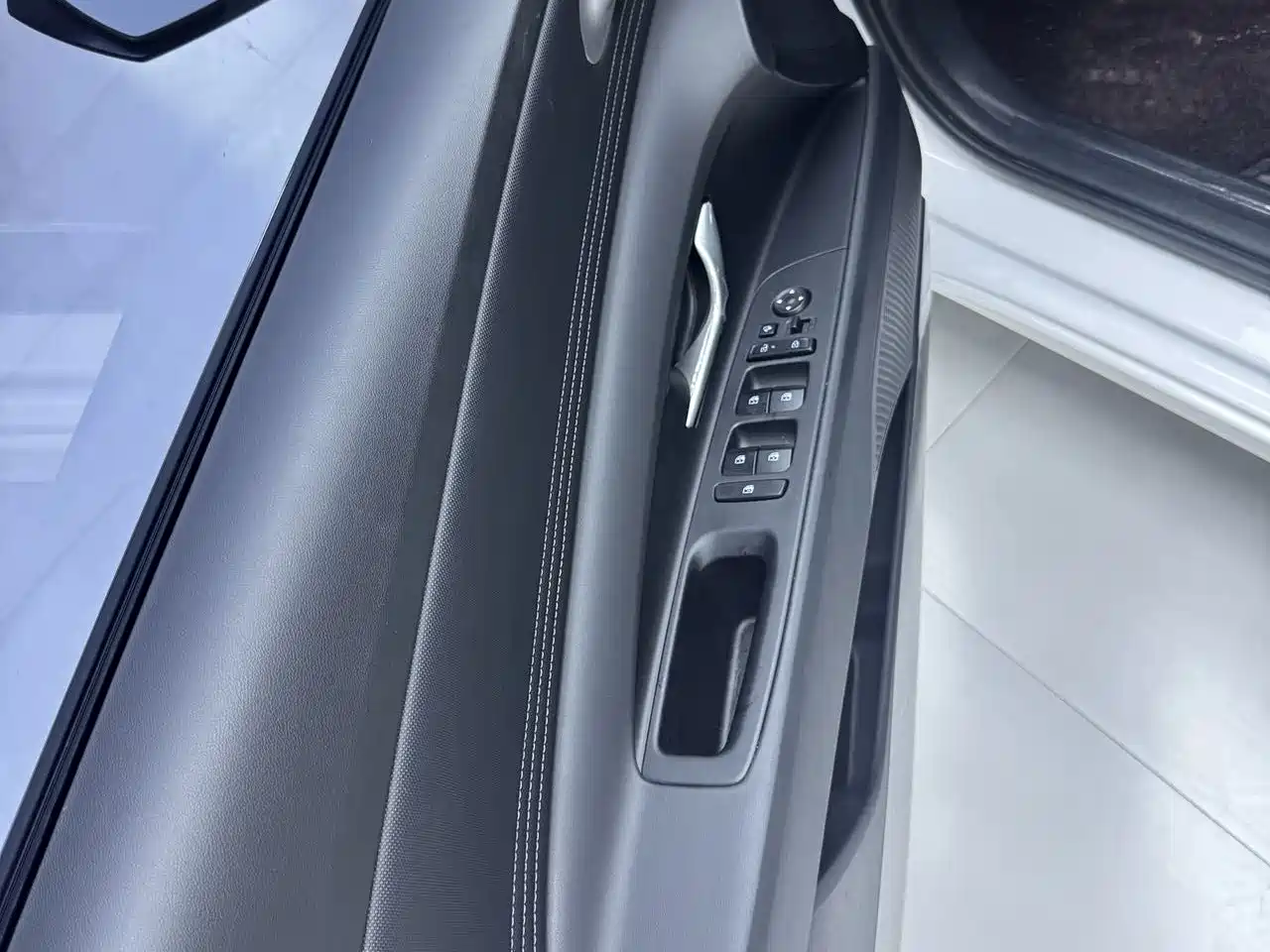Photo 8 - Hyundai Elantra