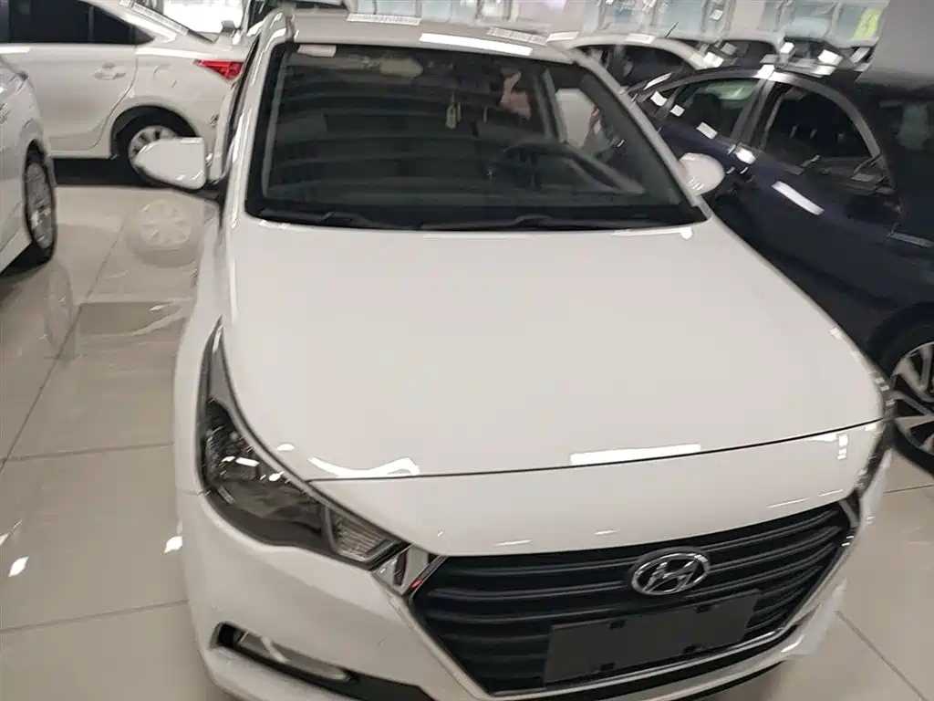 Hyundai Verna 2016 1.4L Automatic Cool Edition GLS фото 3