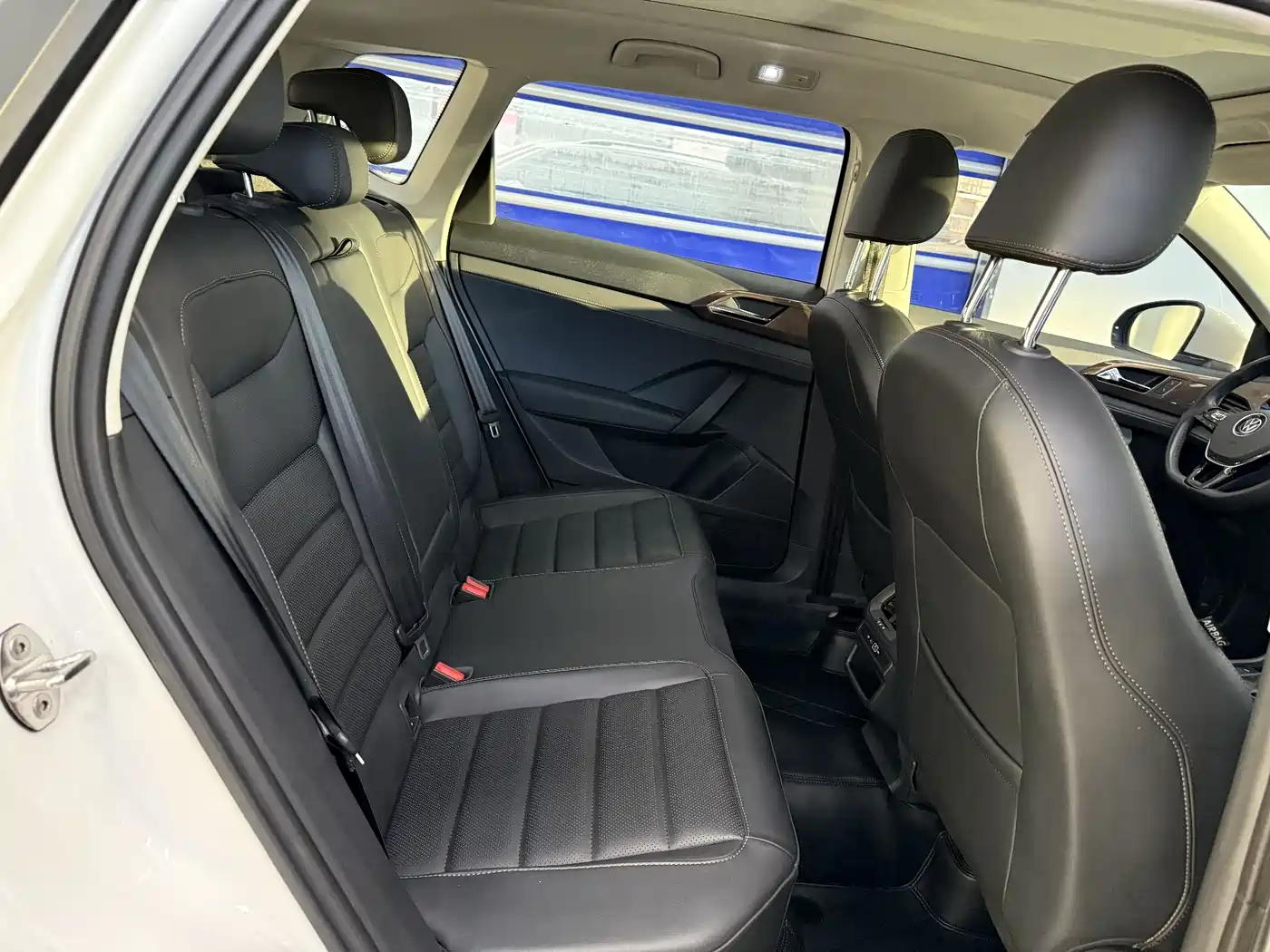 Volkswagen Tharu 2022 280TSI FWD Luxury Edition фото 14
