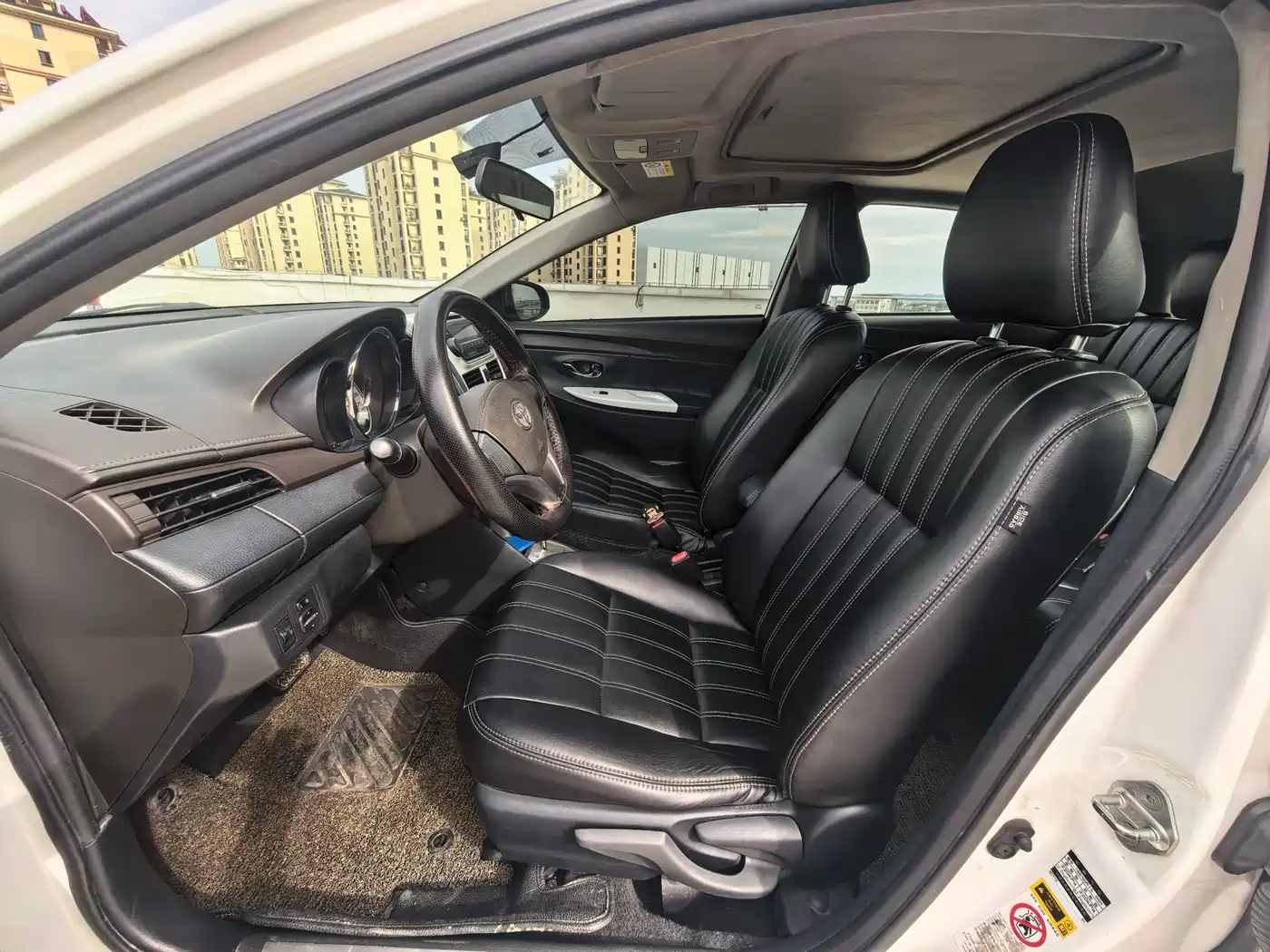 Toyota YARiS L Zhi Xuan 2015 1.5G Auto Sunroof Special Edition фото 5