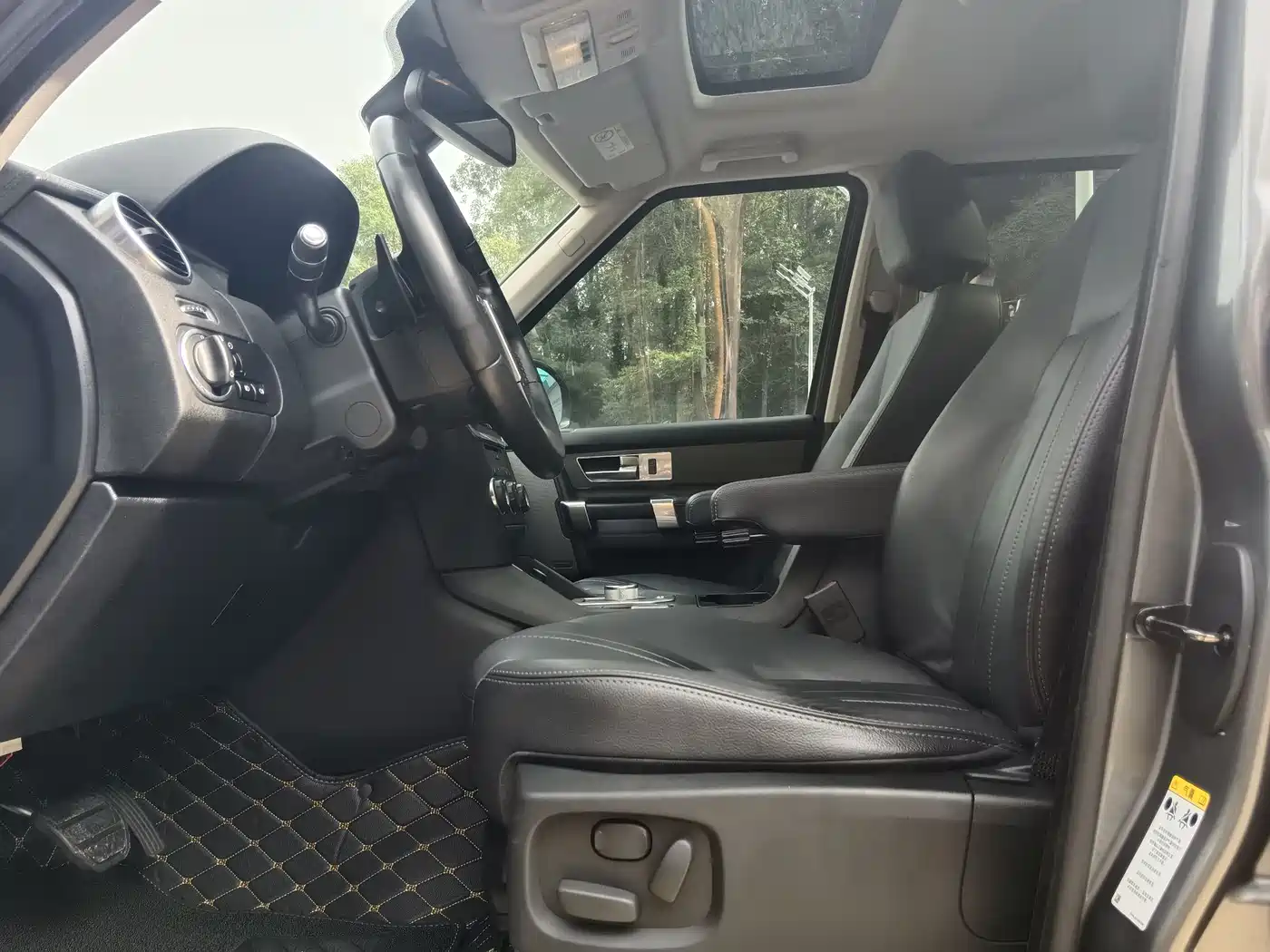 Land Rover Discovery 2015 3.0 SC V6 SE фото 8