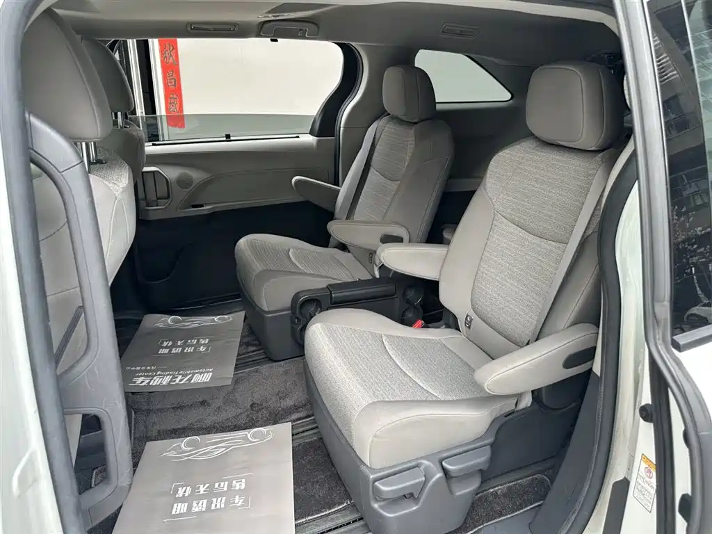 Toyota Sienna 2021 2.5L Hybrid Comfort Edition фото 14