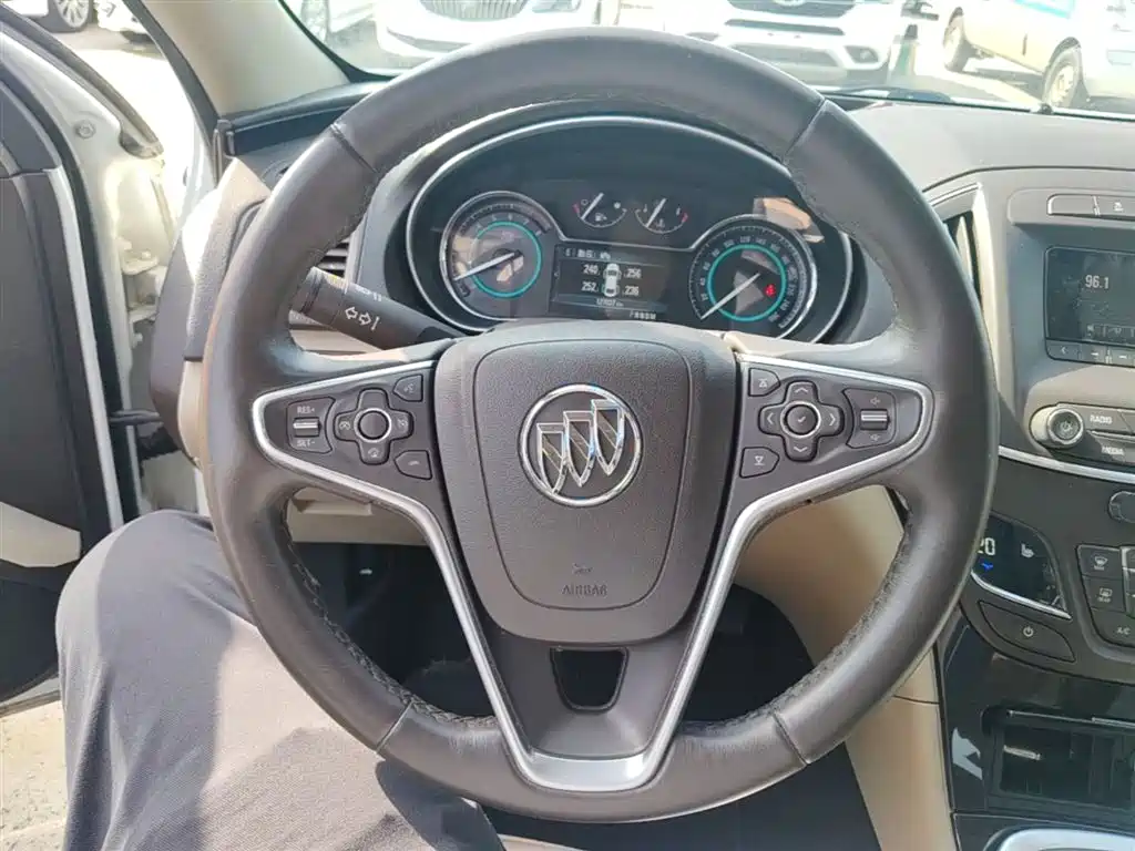 Buick Regal 2015 2.0L Elite Fashion Model фото 11