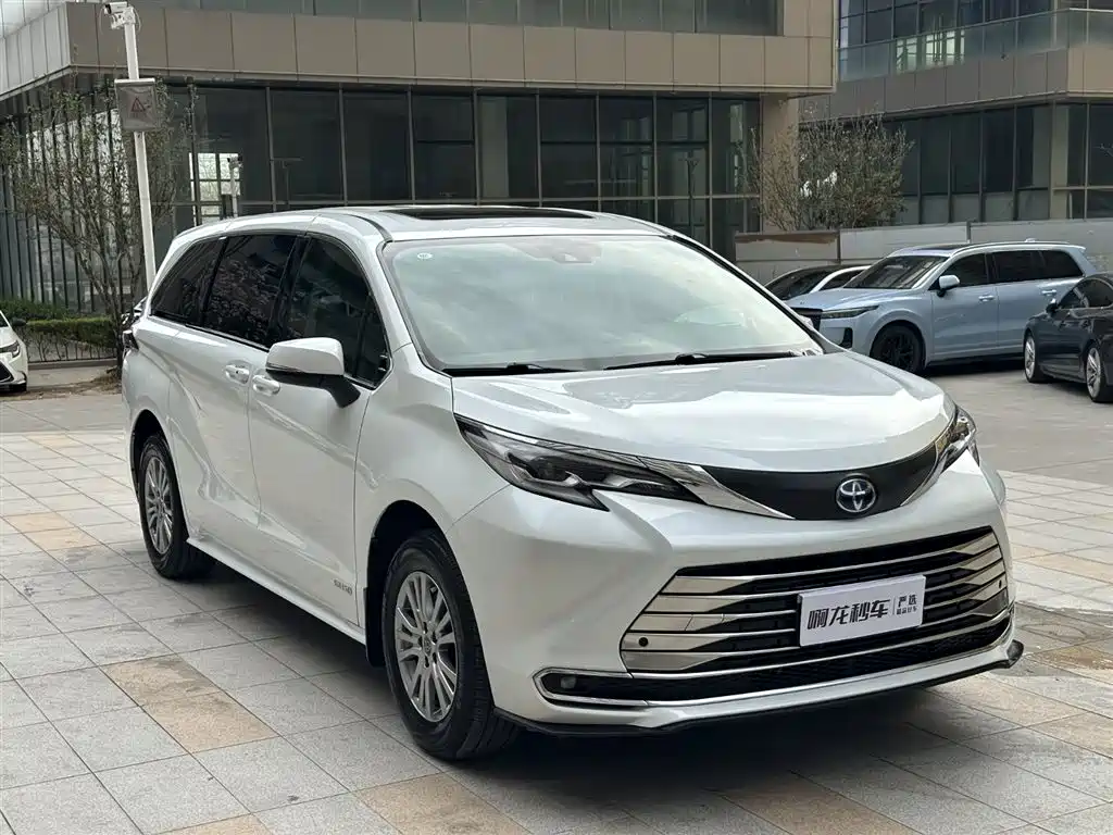 Toyota Sienna 2021 2.5L Hybrid Comfort Edition фото 5