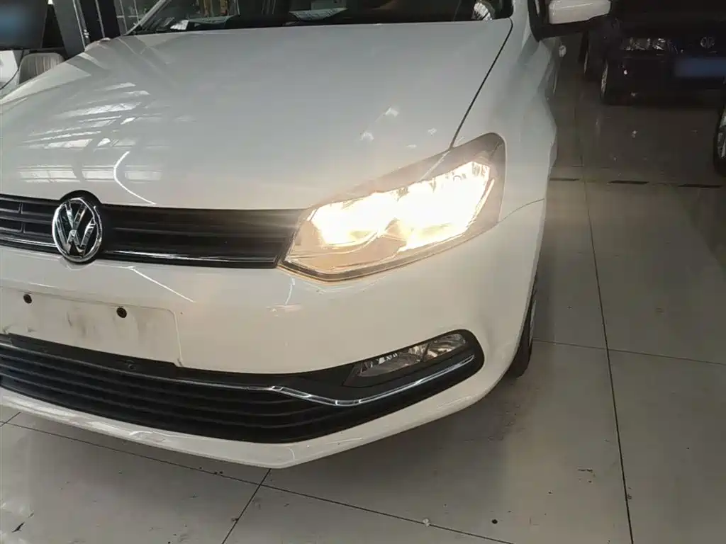 Volkswagen Polo 2016 1.6L Manual Comfort фото 24