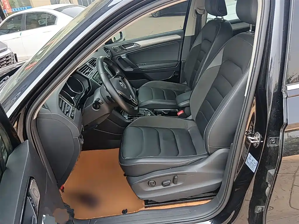 Volkswagen Tiguan L 2018 Facelift 330TSI Automatic 2WD Luxury Edition фото 15
