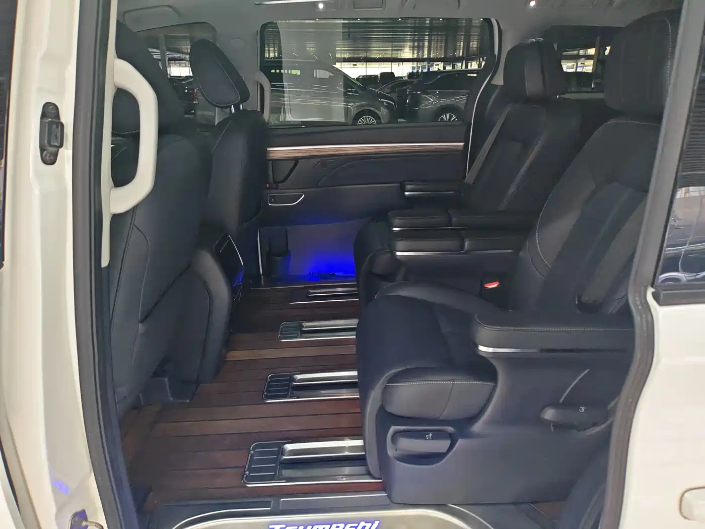 GAC Trumpchi Trumpchi M8 2021 Leading Show Series 390T Prestige Edition фото 8