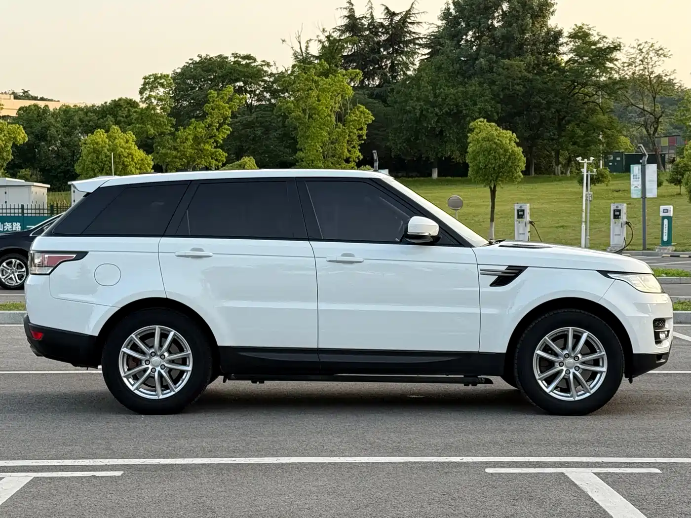 Land Rover Range Rover Sport 2016 Model 3.0 SC V6 SE фото 8