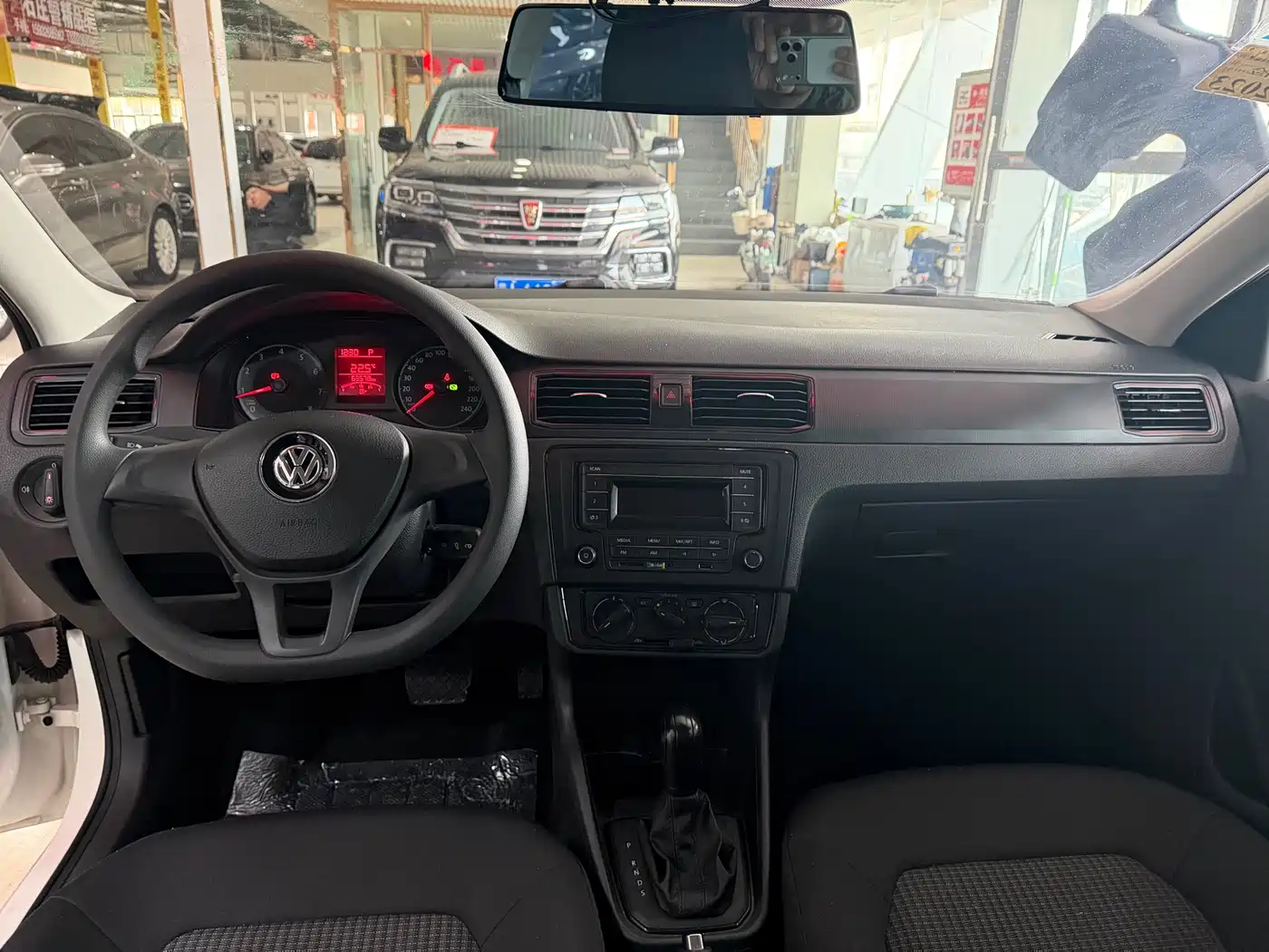 Volkswagen Santana 2016 1.6L Automatic Trend Edition фото 12