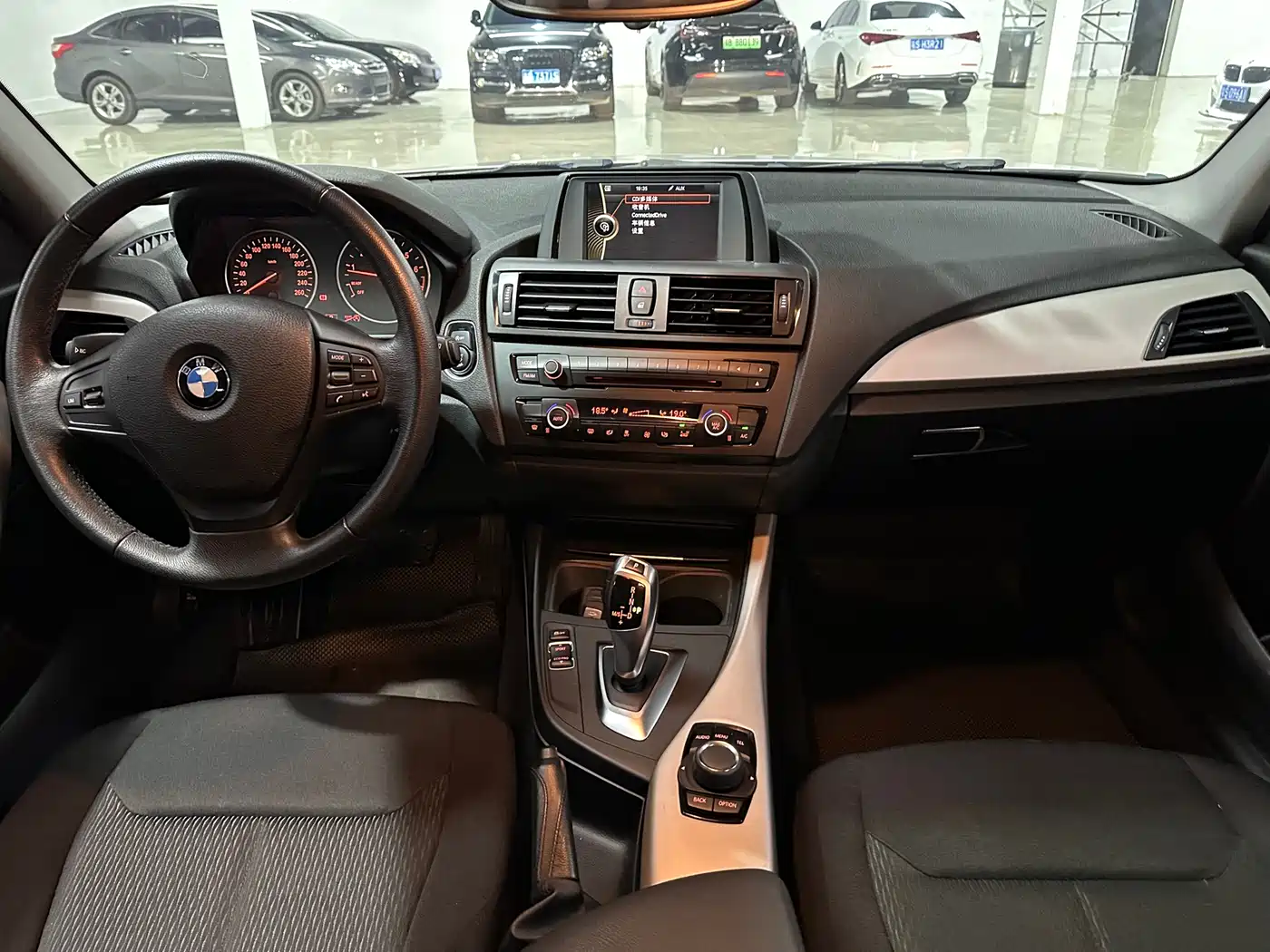 BMW 1 Series (Import) 2013 Facelift 118i Leading Model фото 5