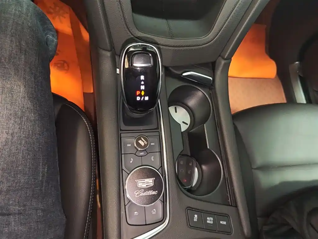 Cadillac XT6 2022 2.0T 7-Seater 4WD Trend Edition фото 14