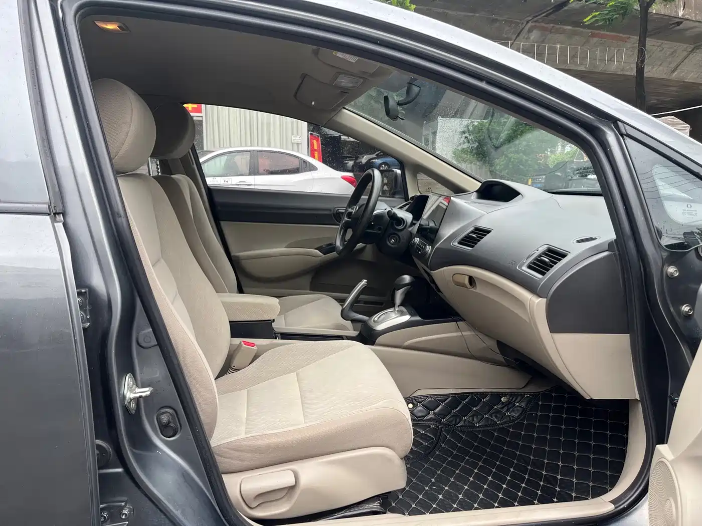 CIIMO CIIMO 2014 2012 1.8L Automatic