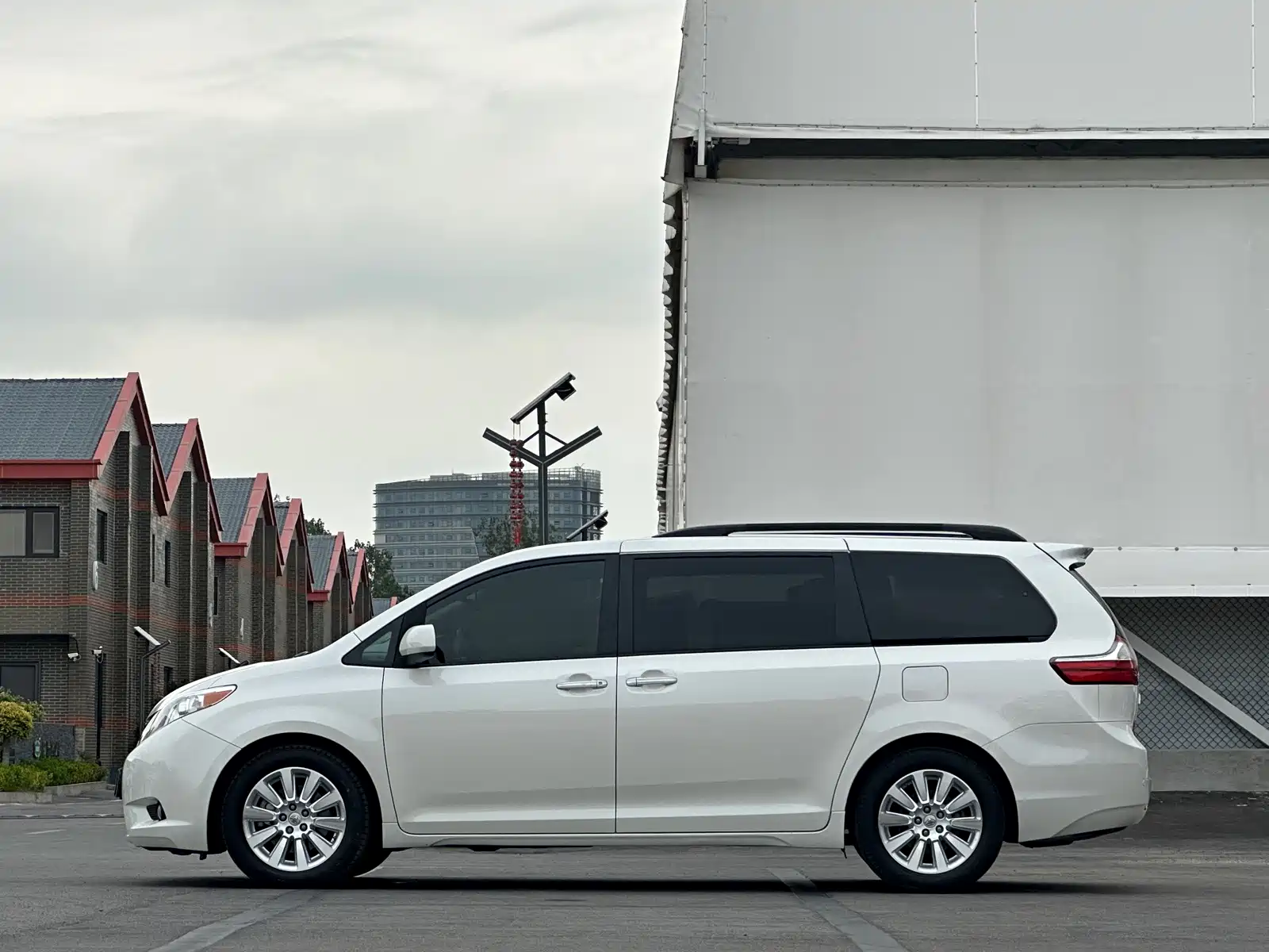 Photo 8 - Toyota Sienna