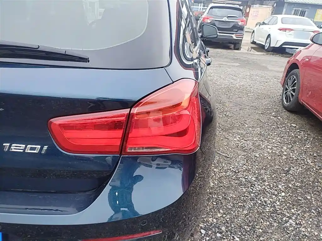 BMW 1 Series (Import) 2015 120i Leading фото 8