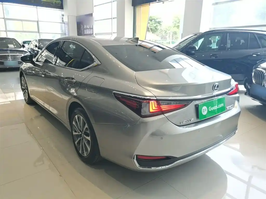 Lexus ES 2021 200 Excellence Edition фото 5